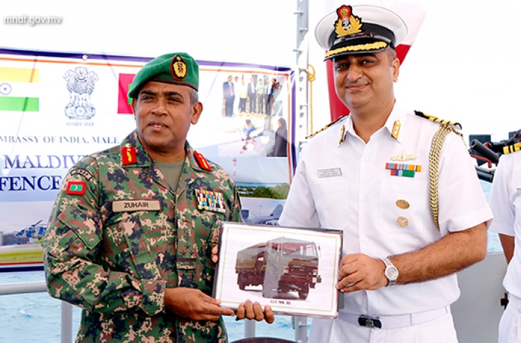 ސިފައިންނަށް ބޭނުންވާ ތަކެތި އިންޑިއާ އިން ހަދިޔާކޮށްފި