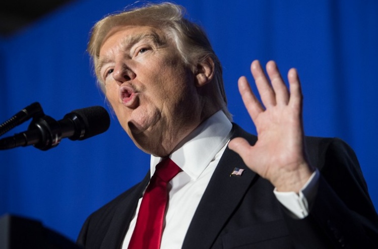 މެކްސިކޯގެ ބޯޑަރުގައި ފާރު ރޭނުމަށް ޓްރަމްޕް އަންގަވައިފި