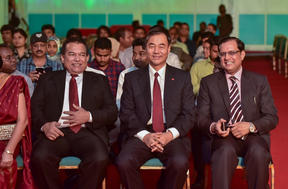 މާލެ: ޖެނުއަރީ 27، 2017: އިންޑިއާގެ ޖުމްހޫރީ ދުވަސް ފާހަގަކުރަން ބޭއްވި ހަފްލާގެ ތެރެއިން.-- ފޮޓޯ: ނިޝާން އަލީ/ މިހާރު