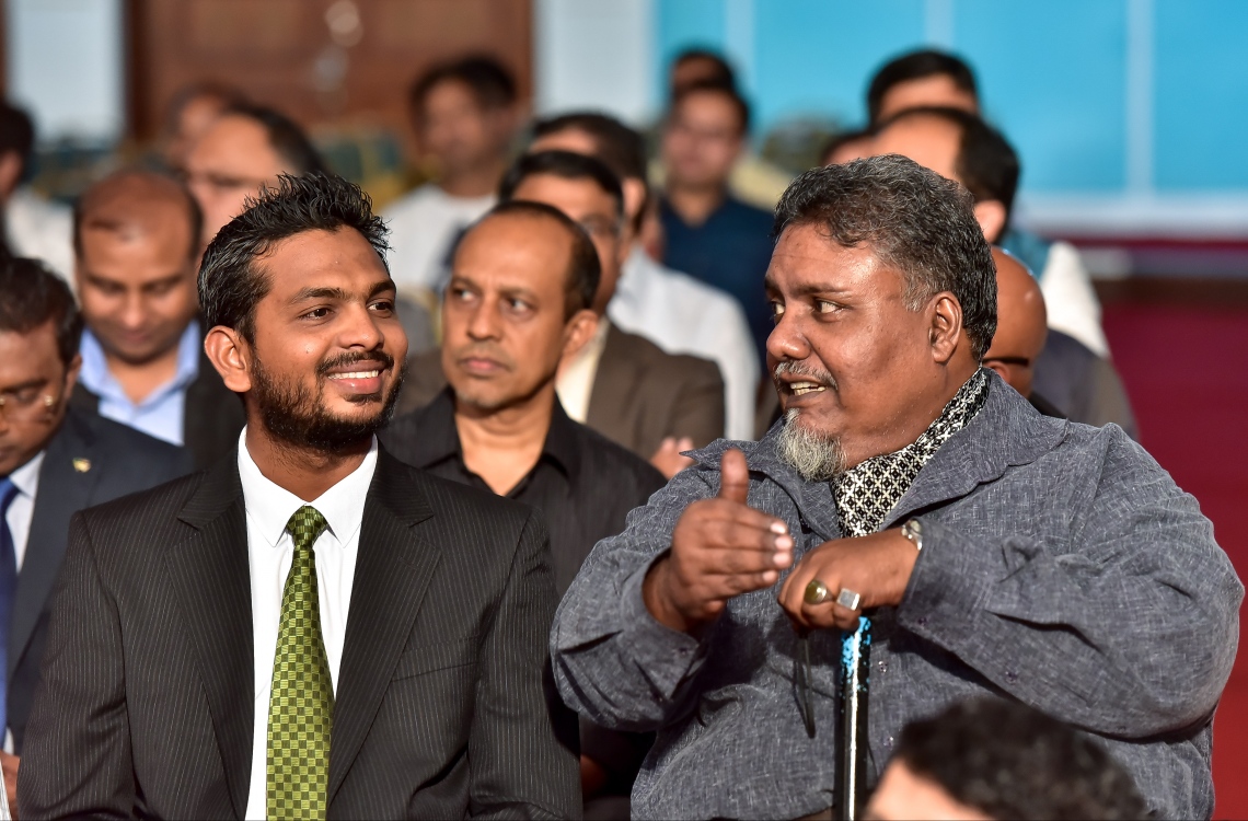 މާލެ: ޖެނުއަރީ 27، 2017: އިންޑިއާގެ ޖުމްހޫރީ ދުވަސް ފާހަގަކުރަން ބޭއްވި ހަފްލާގައި ސަރުކާރުގެ ބައެއް އިސްވެރިން ބައިވެރިވެ ވަޑައިގަންނަވަނީ.-- ފޮޓޯ: ނިޝާން އަލީ/ މިހާރު