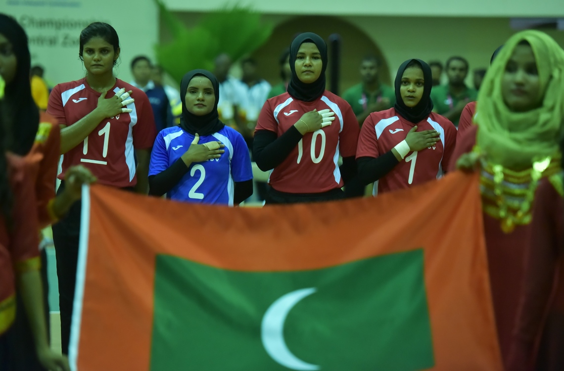 މާލެ:27 ޖެނުއަރީ 2017، ވޯލްޑް ޗެމްޕިއަންޝިޕް އަންހެން ވޮލީބޯޅަ މުބާރާތުގެ އޭވީސީ ކޮލިފައިން ބުރުގައި ރާއްޖެ އާއި ނޭޕާލް ބައްދަލު ކުރި މެޗުގެ ތެރެއިން--.ފޮޓޯ:ނިޝާން އަލީ/މިހާރު