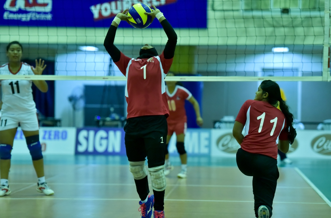 މާލެ:27 ޖެނުއަރީ 2017، ވޯލްޑް ޗެމްޕިއަންޝިޕް އަންހެން ވޮލީބޯޅަ މުބާރާތުގެ އޭވީސީ ކޮލިފައިން ބުރުގައި ރާއްޖެ އާއި ނޭޕާލް ބައްދަލު ކުރި މެޗުގެ ތެރެއިން--.ފޮޓޯ:ނިޝާން އަލީ/މިހާރު