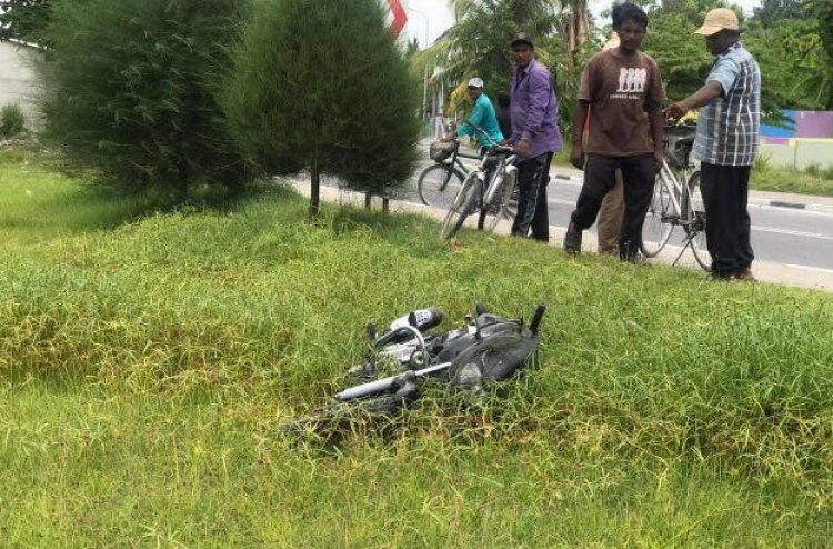 އައްޑޫގައި ހިނގި އެކްސިޑެންޓެއްގައި މީހަކު މަރުވެއްޖެ