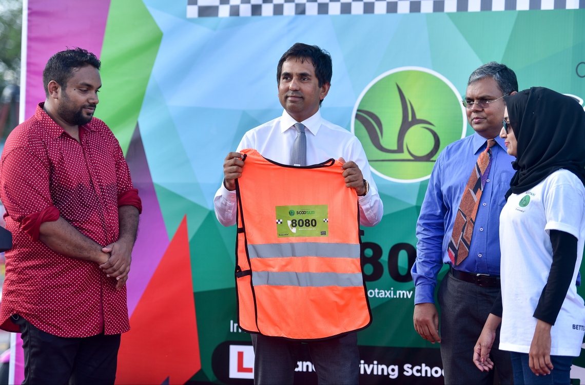 މާލެ: ޖެނުއަރީ 29، 2017: ސައިކަލު ޓެކްސީގެ ޚިދުމަތް ފެށުމުގެ ގޮތުން ބޭއްވި ރަސްމިއްޔާތުގައި އިކޮނޮމިކް މިނިސްޓަރު މުހައްމަދު ސައީދު (މ) ސައިކަލު ޓެކްސީގެ ހިދުމަތް ތައާރަފް ކޮށްދެއްވަނީ. --މިހާރު ފޮޓޯ/ނިޝާން އަލީ