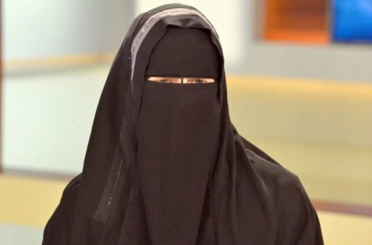 އާއްމު ތަންތަނުގައި މޫނު ބުރުގާ އެޅުން އޮސްޓްރިއާގައި މަނާ