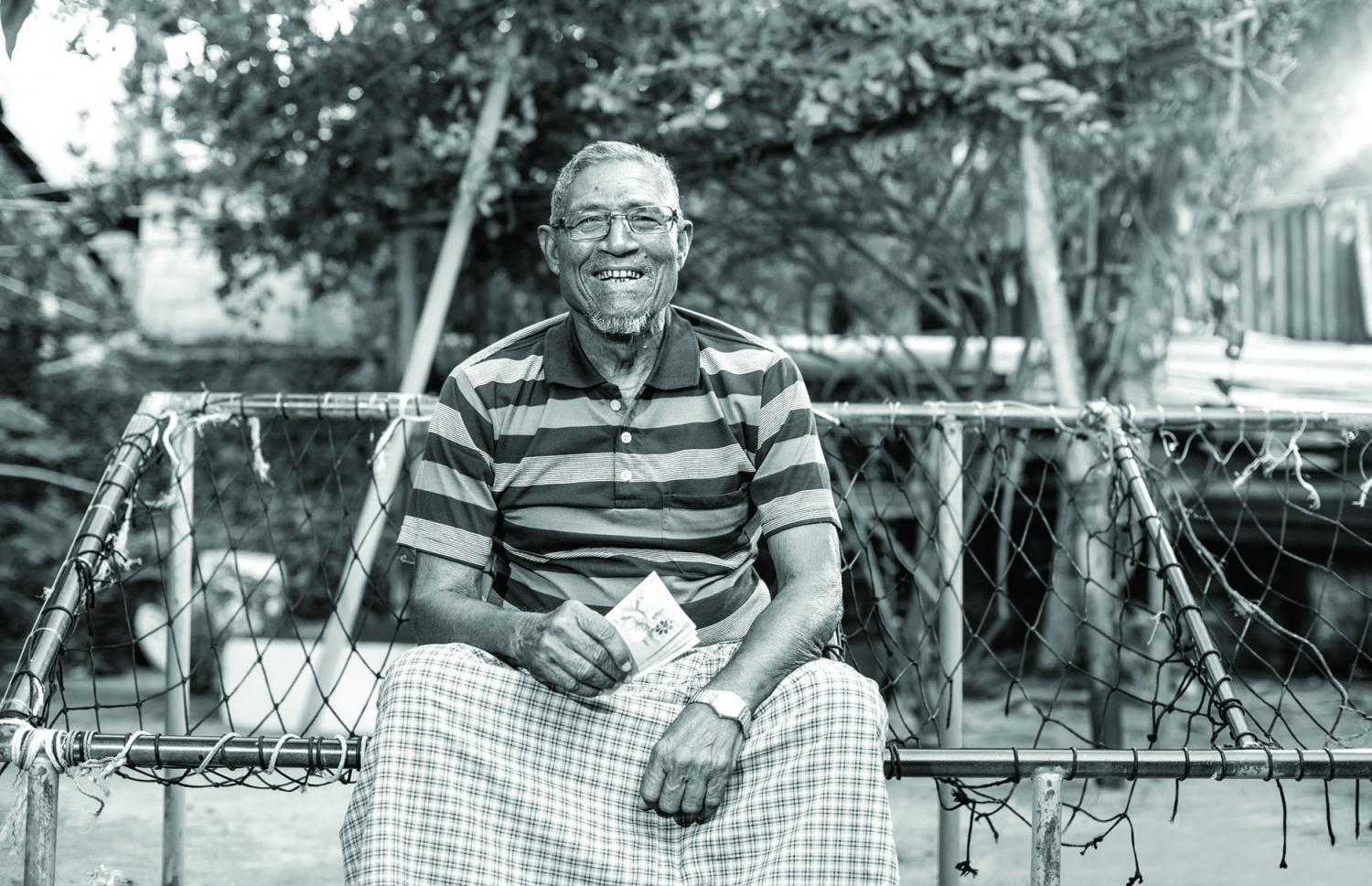 ދޮށީ އުމުރުގެ ބޭފުޅުންނަށް ދެވޭ ޕެންޝަން ފައިސާ ލަސްނުކޮށް، ފަސޭހަކަމާ އެކު އެ ފަރާތްތަކަށް ރައްދުކޮށް ދިނުމަކީ ބޭންކުން ވަރަށް އިސްކަމެއް ދޭ ކަމެއް.-- ފޮޓޯ: ބީއެމްއެލް