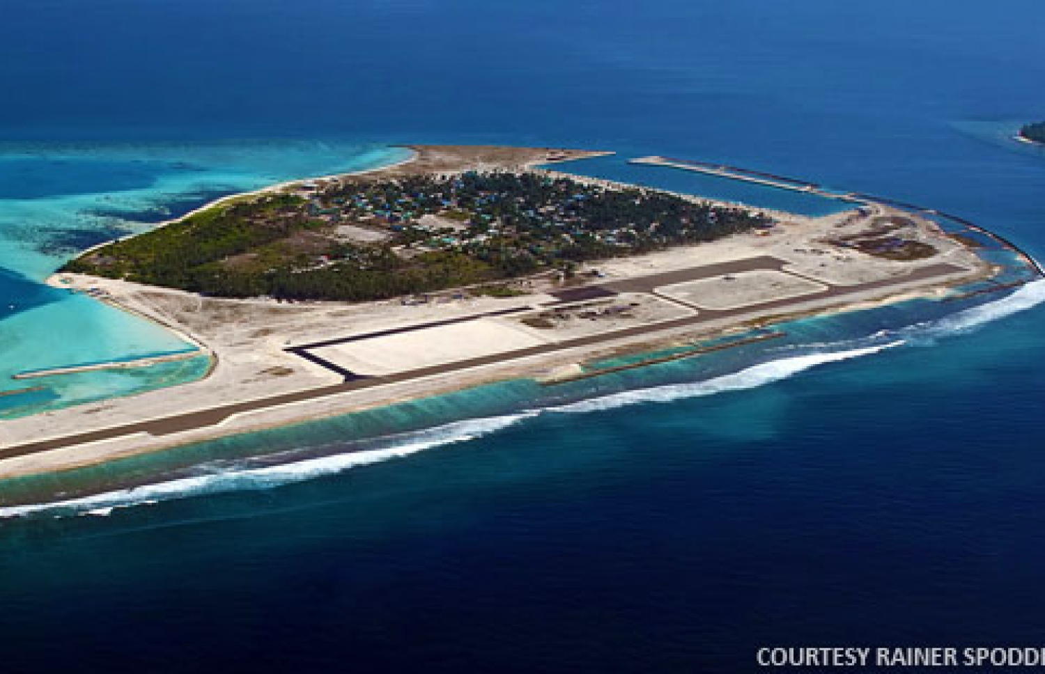 އދ. މާމިގިލީގައި ހަދާފައިވާ އެއާޕޯޓު: އެ އެއާޕޯޓު އެހާ ކާމިޔާބުކަމާއެކު ހިނގަނީ ޓޫރިޒަމް ފުޅާވެފައި އޮތުމުން.