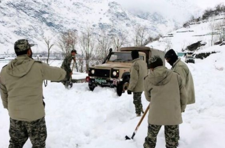 ބޯ ސްނޯގައި ޖެހި އަފްޣާނާއި ޕާކިސްތާނުން 100 މަރު