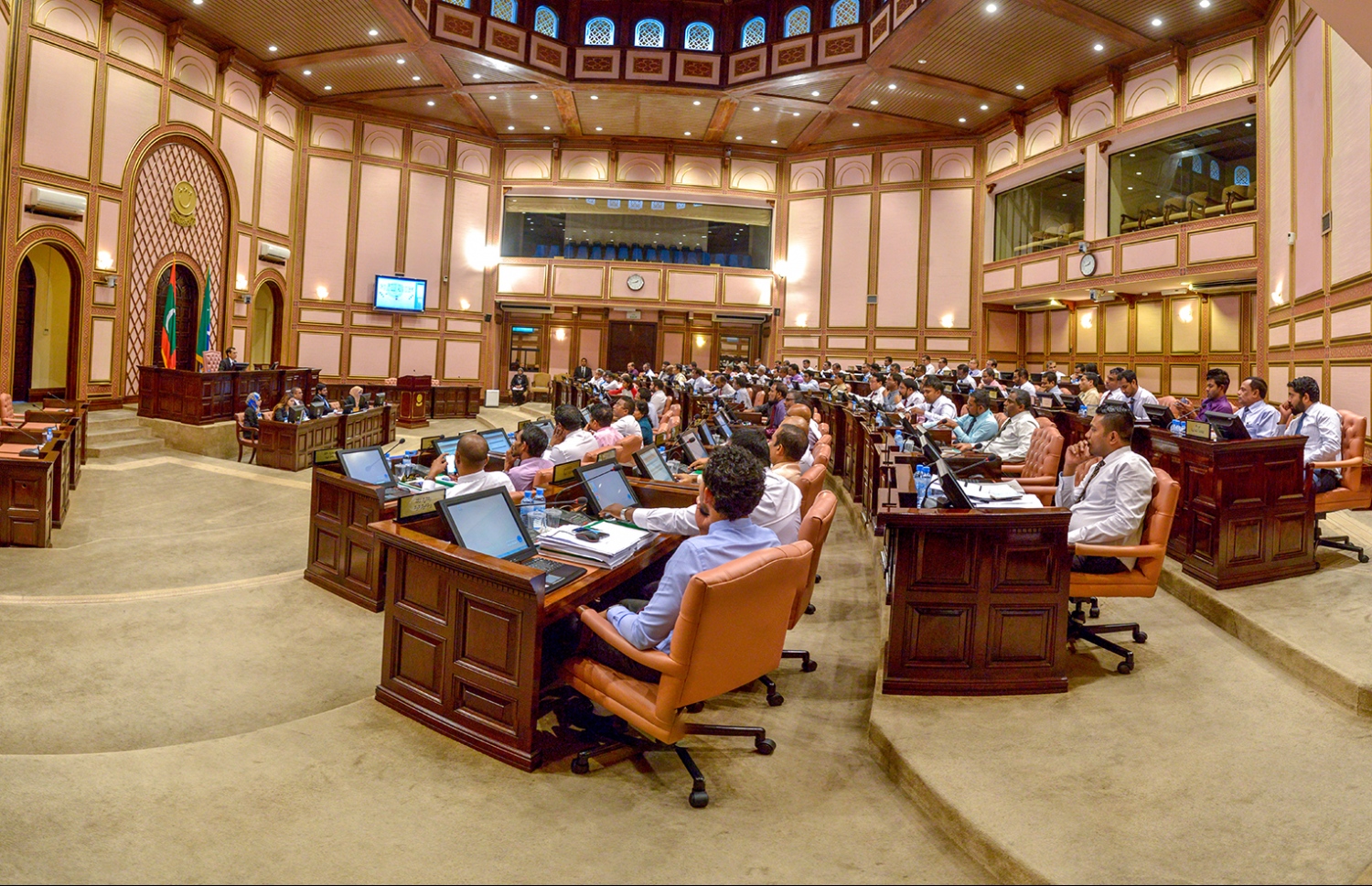 މަޖިލީހުގެ ޖަލްސާއެއްގައި މެމްބަރުން ބައިވެރިވެވަޑައިގަންނަވަނީ. - ފޮޓޯ: މަޖިލިސް