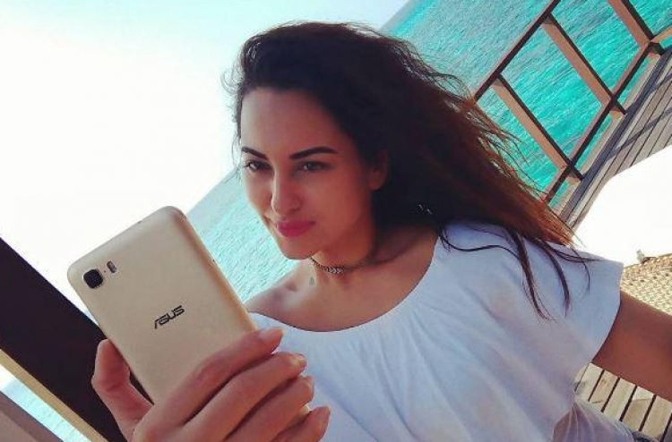 ޗުއްޓީއަށް ސޮނާކްޝީ އަނެއްކާވެސް ރާއްޖެއަށް