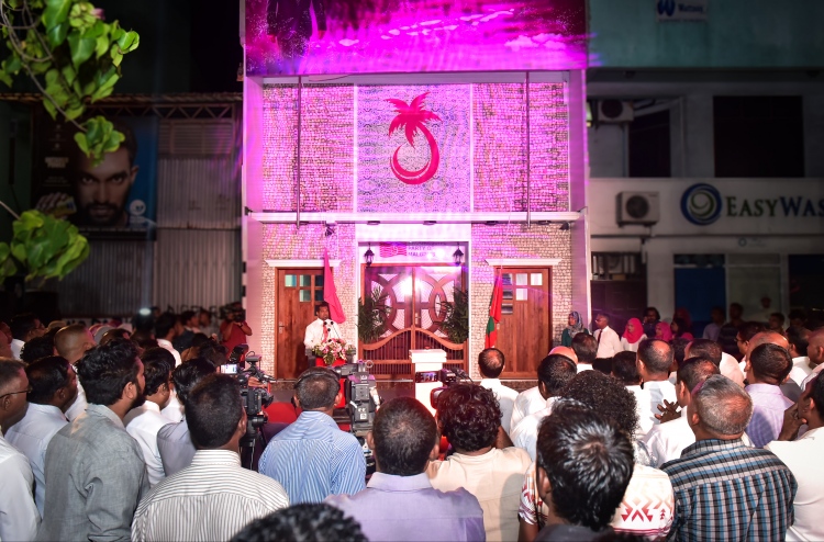 ޕީޕީއެމް ދަރަނިވެރިވެ ފޯނު ބިލްތައް ވެސް ނުދެއްކުނު!