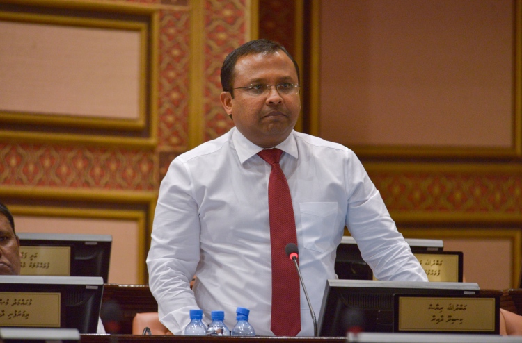 ނުފޫޒު ފޯރުވައިގެން ހުކުމްކުރުން ހުއްޓުވަން ޖެހޭ:ރިޔާޒް