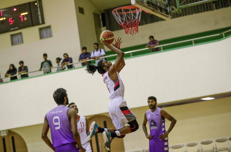 ކިންގްސް އަތުން ޓީރެކްސް އަށް މޮޅެއް