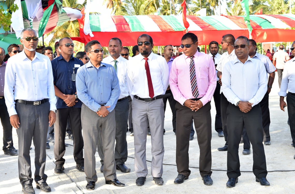 ކ. ހިންމަފުށި: ފެބްރުއަރީ 13، 2017- ހިންމަފުށީގެ ބިން ހިއްކުމުގެ މަޝްރޫއު ނިންމުމުގެ ރަސްމިއްޔާތުގައި ރައީސް ޔާމީން ބައިވެރިވެވަޑައިގަންވަނީ.