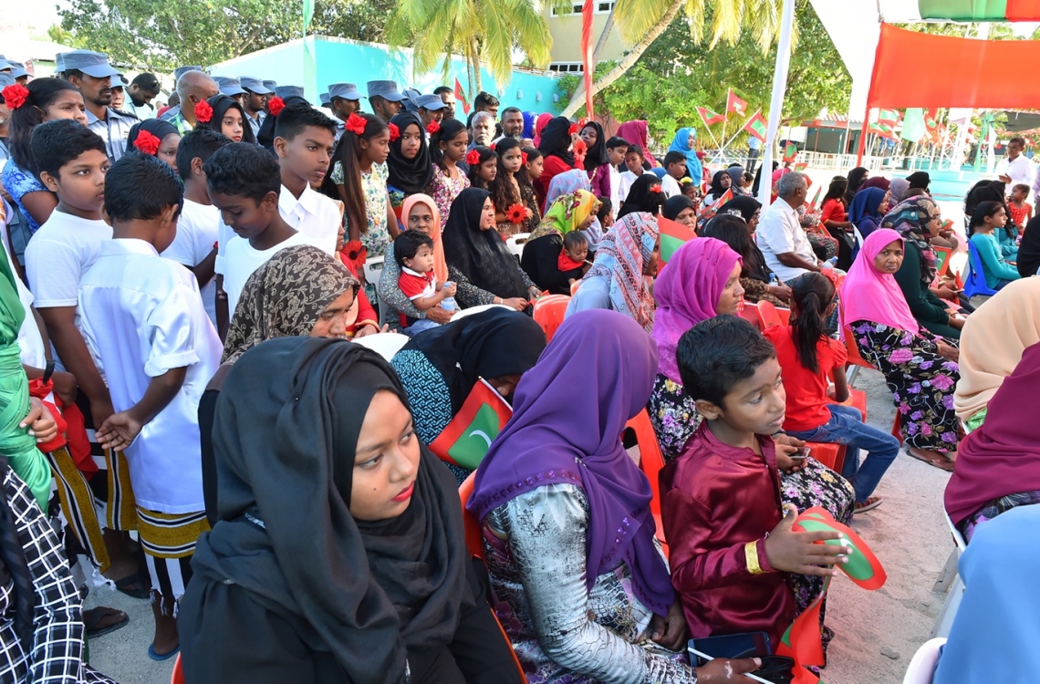 ކ. ހިންމަފުށި: ފެބްރުއަރީ 13، 2017- މި ރަށުގެ ބިން ހިއްކައި ނިންމުމުގެ ރަސްމިއްޔާތުގައި ރަށުގެ ބައެއް އާންމުން ބައިވެރިވަނީ.