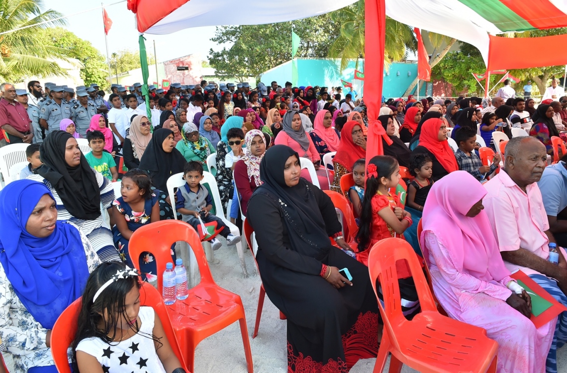 ކ. ހިންމަފުށި: ފެބްރުއަރީ 13، 2017- ހިންމަފުށީގެ ބިން ހިއްކުމުގެ މަޝްރޫއު ނިންމުމުގެ އެ ރަށުގެ ބައެއް އާންމުން ބައިވެރިވަނީ.