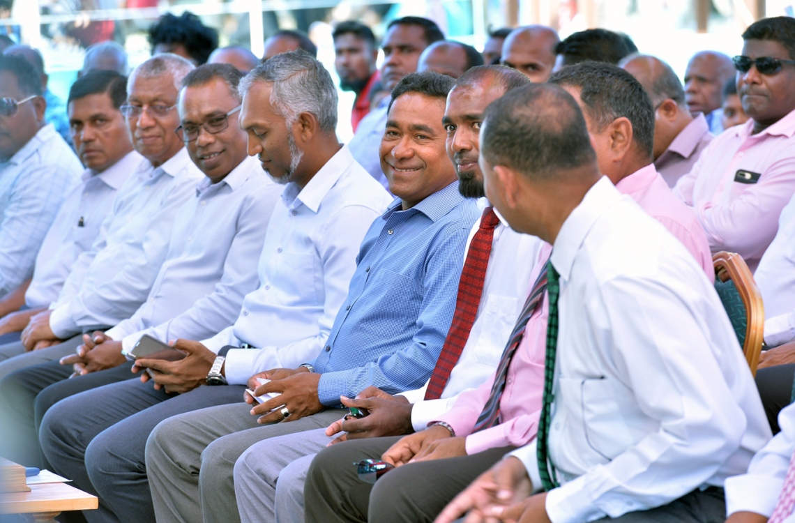 ކ. ހިންމަފުށި: ފެބްރުއަރީ 13، 2017- މި ރަށުގެ ބިން ހިއްކައި ނިންމުމުގެ ރަސްމިއްޔާތުގައި ރައީސް ޔާމީނާއި ސަރުކާރުގެ ބައެއް އިސްވެރިން ބައިވެރިވެވަޑައިގަންނަވަނީ.