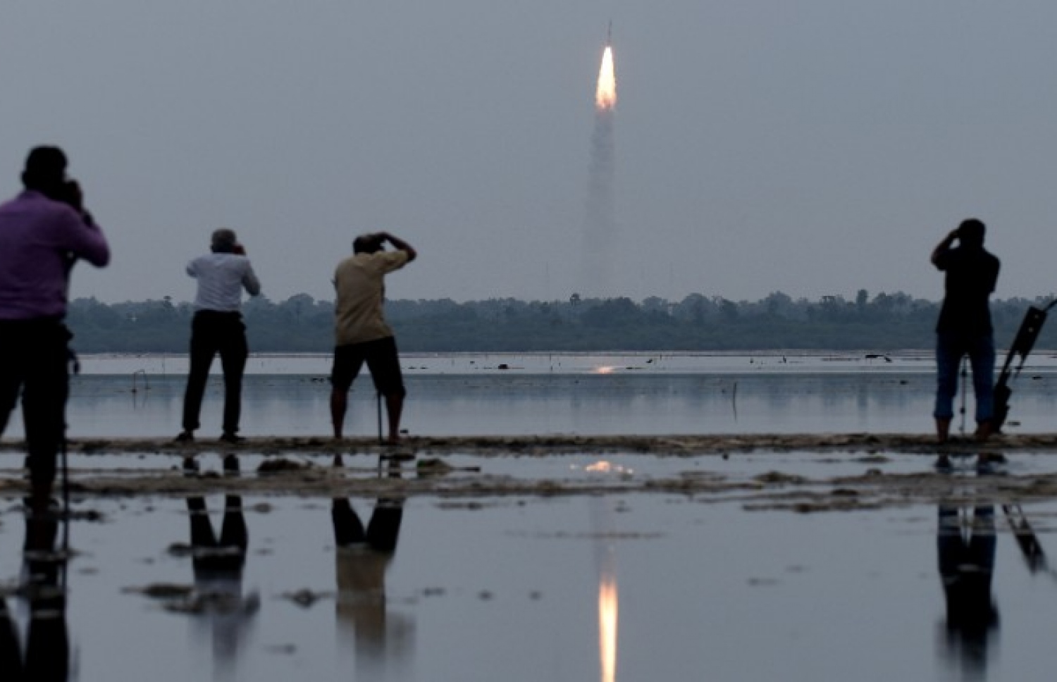 އިންޑިއާ އިން ސެޓެލައިޓް ފޮނުވާލާ މަންޒާރު ބަޔަކު މިއަދު ފޮޓޯ ނަގަނީ. --ފޮޓޯ:ސީއެންއެން