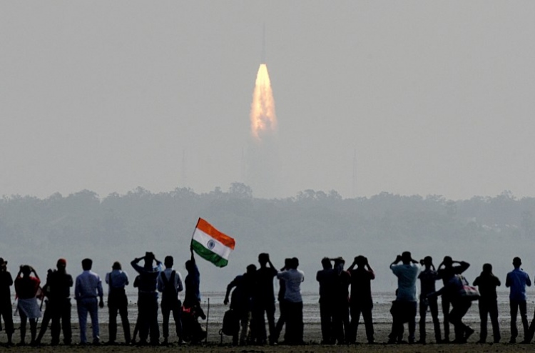 އިންޑިއާ އިން އެއްފަހަރާ 104 ސެޓެލައިޓް ފޮނުވާލައިފި