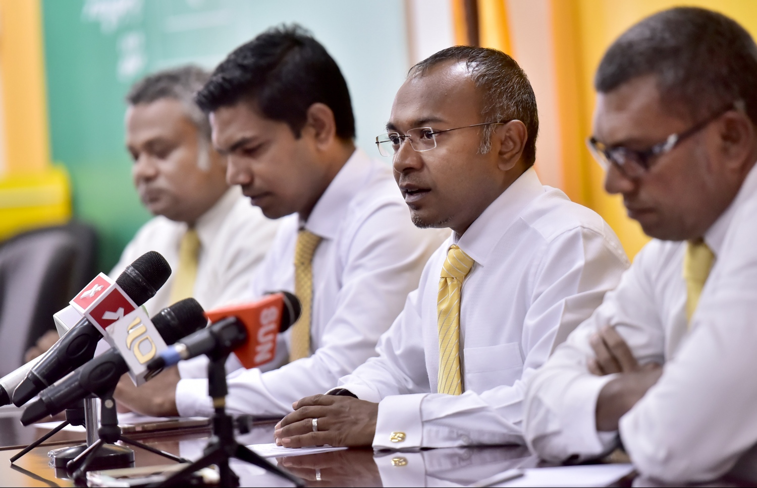 އެމްޑީޕީގެ އާ ޗެއާޕާސަން ހަސަން ލަތީފް ނޫސްވެރިންނާ ބައްދަލު ކުރައްވަނީ: ސެޕްޓެމްބަރު މަހު އޮންނަ އެމްޑީޕީގެ ކޮންގްރެސް އަށް ރައީސް ނަޝީދު ވަޑައިގަންނަވާނެ ކަމަށް އުންމީދު ކުރައްވާ. --ފޮޓޯ: ހުސެއިން ވަހީދު/ މިހާރު