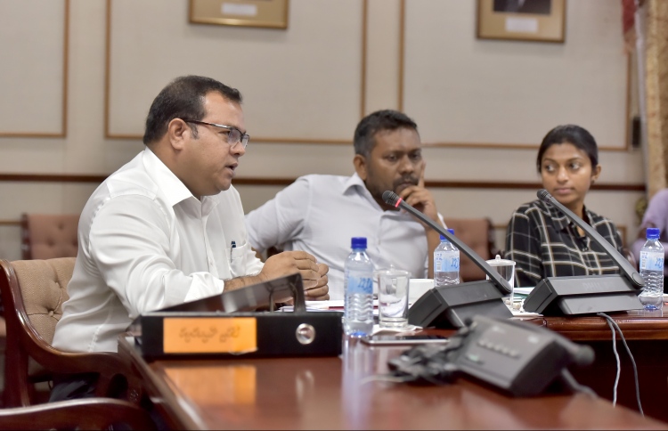 ޕެޓްރޯލާއި ޑީސަލްގެ ޑިއުޓީ ކުޑަކުރަން ކޮމެޓީންފާސްކޮށްފި