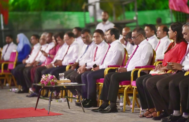 ޕާޓީތަކަށް ފައިސާ ދޫނުކުރާ މައްސަލާގައި ޖަވާބެއް ނުދިން