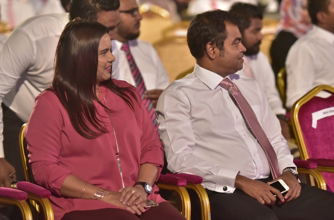 މާލެ: ފެބުރުއަރީ 16، 2017- އޭޕްރީލް 15 ގައި ބާއްވާ ލޯކަލް އިންތިހާބުަށް ޕީޕީއެމްގެ ކެމްޕެއިން އިފުތިތާހު ކުރުމަށް ބޭއްވި ޖަލްސާގައި ތިމާވެއްޓާ ބެހޭ މިނިސްޓަރު ތޯރިގް އިބްރާހިމާއި ޒުވާނުންނާއި ކުޅިވަރާ ބެހޭ މިނިސްޓަރު އިރުތިޝާމް އާދަމް ބައިވެރިވެވަޑައިގަންނަވަނީ.---ފޮޓޯ: ހުސެއިން ވަހީދު/މިހާރު