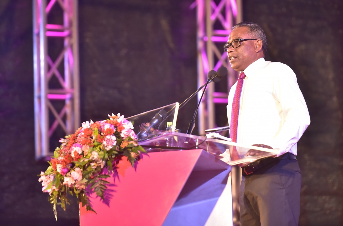 މާލެ: ފެބުރުއަރީ 16، 2017- އޭޕްރީލް 15 ގައި ބާއްވާ ލޯކަލް އިންތިހާބަށް ޕީޕީއެމްގެ ކެމްޕެއިން އިފުތިތާހު ކުރުމަށް ބޭއްވި ޖަލްސާގައި އެ ޕާޓީގެ ނައިބު ރައީސް ފޮނަދޫ ދާއިރާގެ އަބްދުއްރަހީމް ވާހަކަ ދައްކަވަނީ.---ފޮޓޯ: ހުސެއިން ވަހީދު/މިހާރު