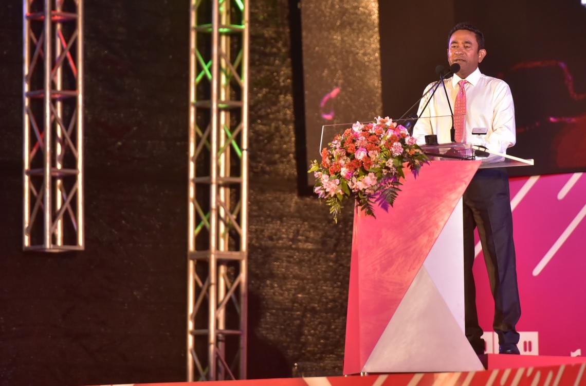 މާލެ: ފެބުރުއަރީ 16، 2017- އޭޕްރީލް 15 ގައި ބާއްވާ ލޯކަލް އިންތިހާބަށް ޕީޕީއެމްގެ ކެމްޕެއިން އިފުތިތާހު ކުރުމަށް ބޭއްވި ޖަލްސާގައި ރައީސް ޔާމީން ވާހަކަފުޅު ދައްކަވަނީ.---ފޮޓޯ: ހުސެއިން ވަހީދު/މިހާރު