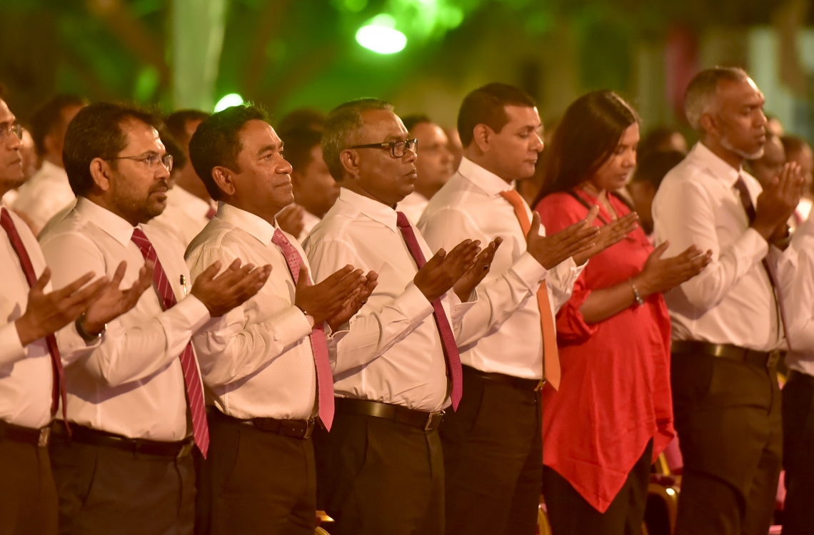 މާލެ: ފެބުރުއަރީ 16، 2017- އޭޕްރީލް 15 ގައި ބާއްވާ ލޯކަލް އިންތިހާބަށް ޕީޕީއެމްގެ ކެމްޕެއިން އިފުތިތާހު ކުރުމަށް ބޭއްވި ޖަލްސާގައި ހާއްސަ ދުއާއެއް ކުރައްވަނީ.---ފޮޓޯ: ހުސެއިން ވަހީދު/މިހާރު