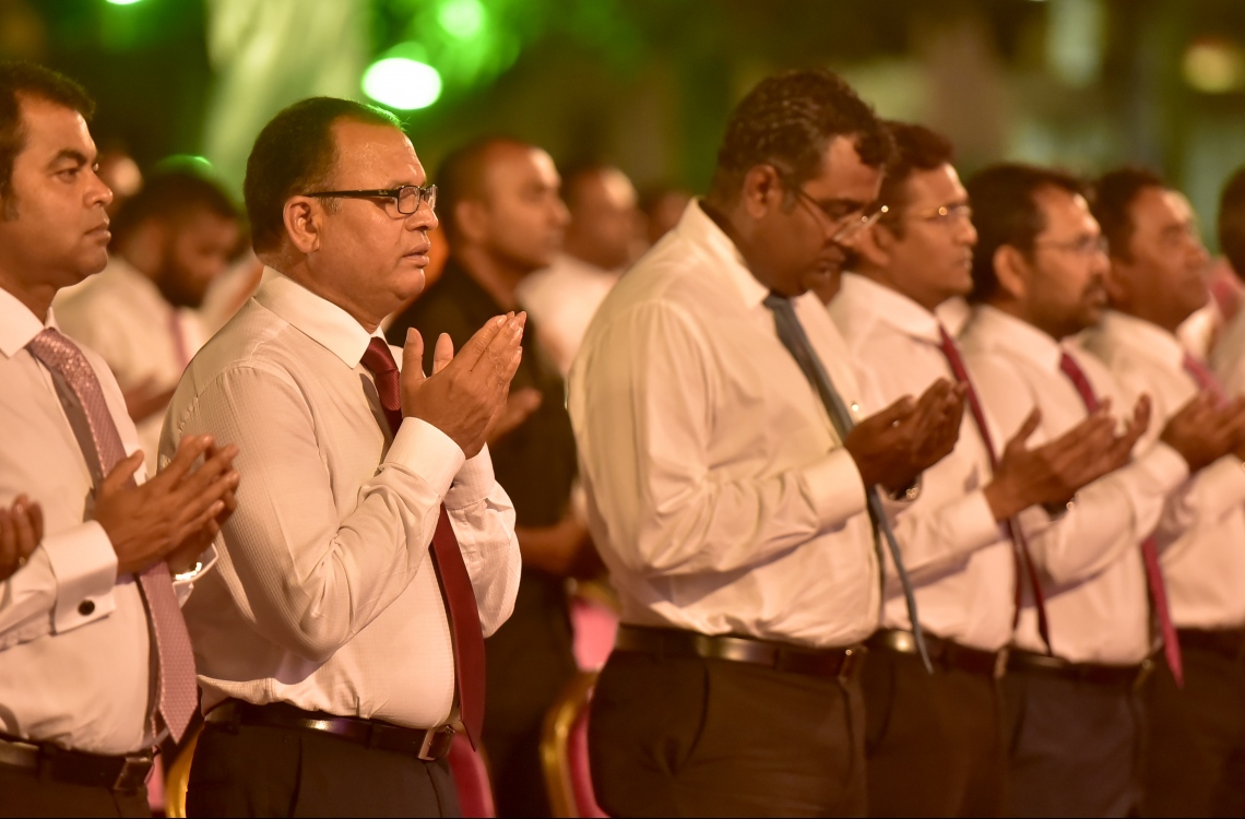 މާލެ: ފެބުރުއަރީ 16، 2017- އޭޕްރީލް 15 ގައި ބާއްވާ ލޯކަލް އިންތިހާބަށް ޕީޕީއެމްގެ ކެމްޕެއިން އިފުތިތާހު ކުރުމަށް ބޭއްވި ޖަލްސާގައި ހާއްސަ ދުއާއެއް ކުރައްވަނީ.---ފޮޓޯ: ހުސެއިން ވަހީދު/މިހާރު