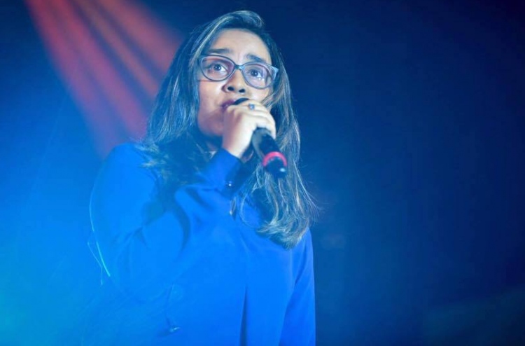 ލައިޝާގެ ލަވަ ހެދި ޓޮނިކް ލައިވުން މައާފަށް އެދިއްޖެ