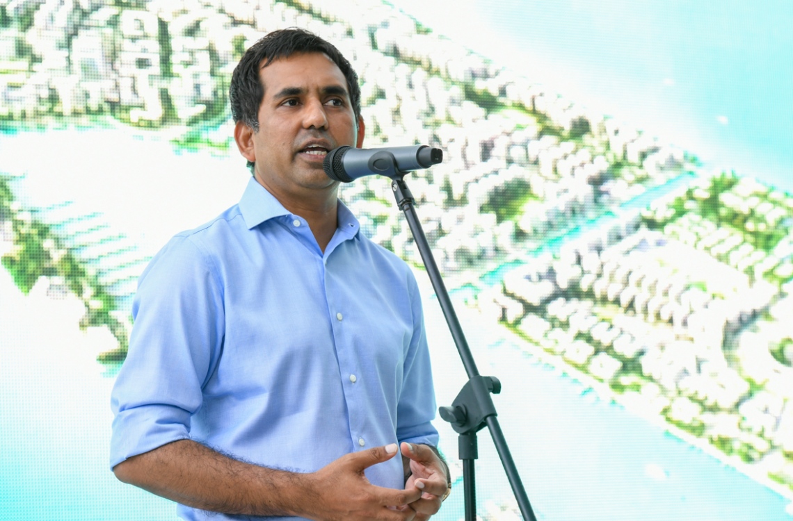 ހުޅުމާލެ: ފެބްރުއަރީ 18، 2017: ރެހެނދި ސްކޫލުގައި "ޔޫތު ކެރިއާ އެކްސްޕޯ 2017" ނަމުގައި ބޭއްވި އެކްސްޕޯ ހުޅުވުމުގެ ރަސްމިއްޔާތުގައި އިކޮނޮމިކް މިނިސްޓަރު މުހައްމަދު ސައީދު ވާހަކަ ދައްކަވަނީ.-- ފޮޓޯ: ރައީސް އޮފީސް