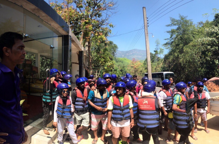 ލިޓަސް މުވައްޒަފުން އެކުވެރިކަމުގެ ދަތުރުގައި ލަންކާއަށް