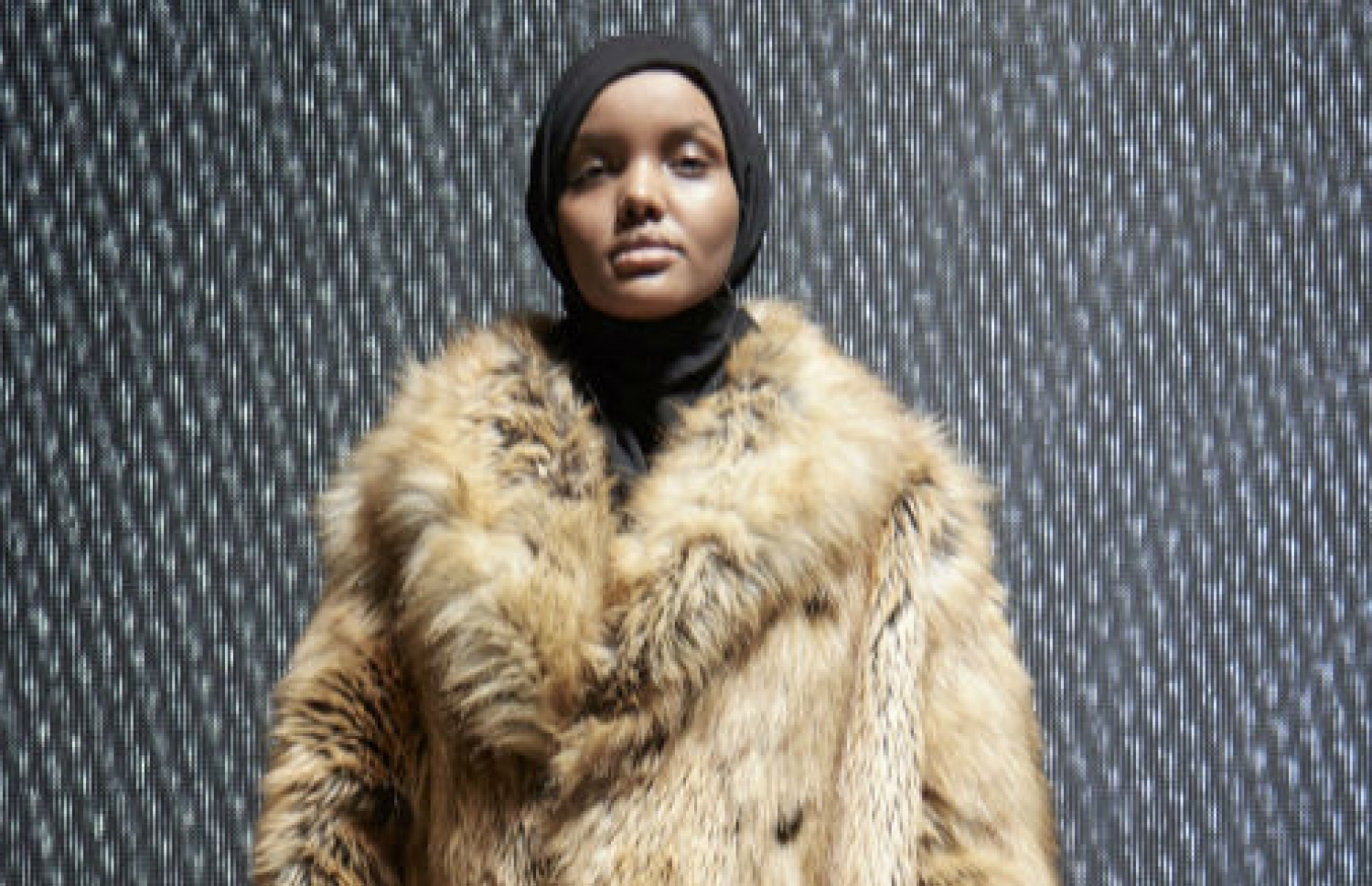 މޮޑެލް ހަލީމާ އޭޑެން ކާންޔޭ ވެސްޓުގެ ފެޝަން ޝޯގައި މޮޑެލް ކޮށްފައިވާ ފޮޓޯއެއް