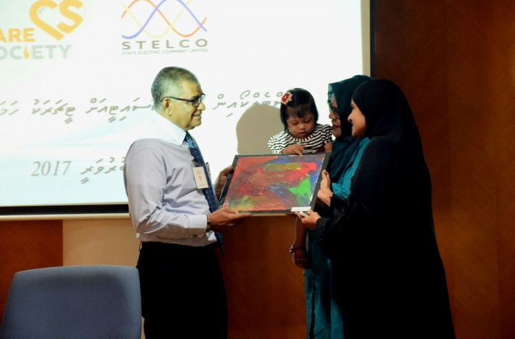 ކެއާ ސޮސައިޓީގެ ޓީޗަރެއްގެ މުސާރަ ސްޓެލްކޯ އިން ދެނީ