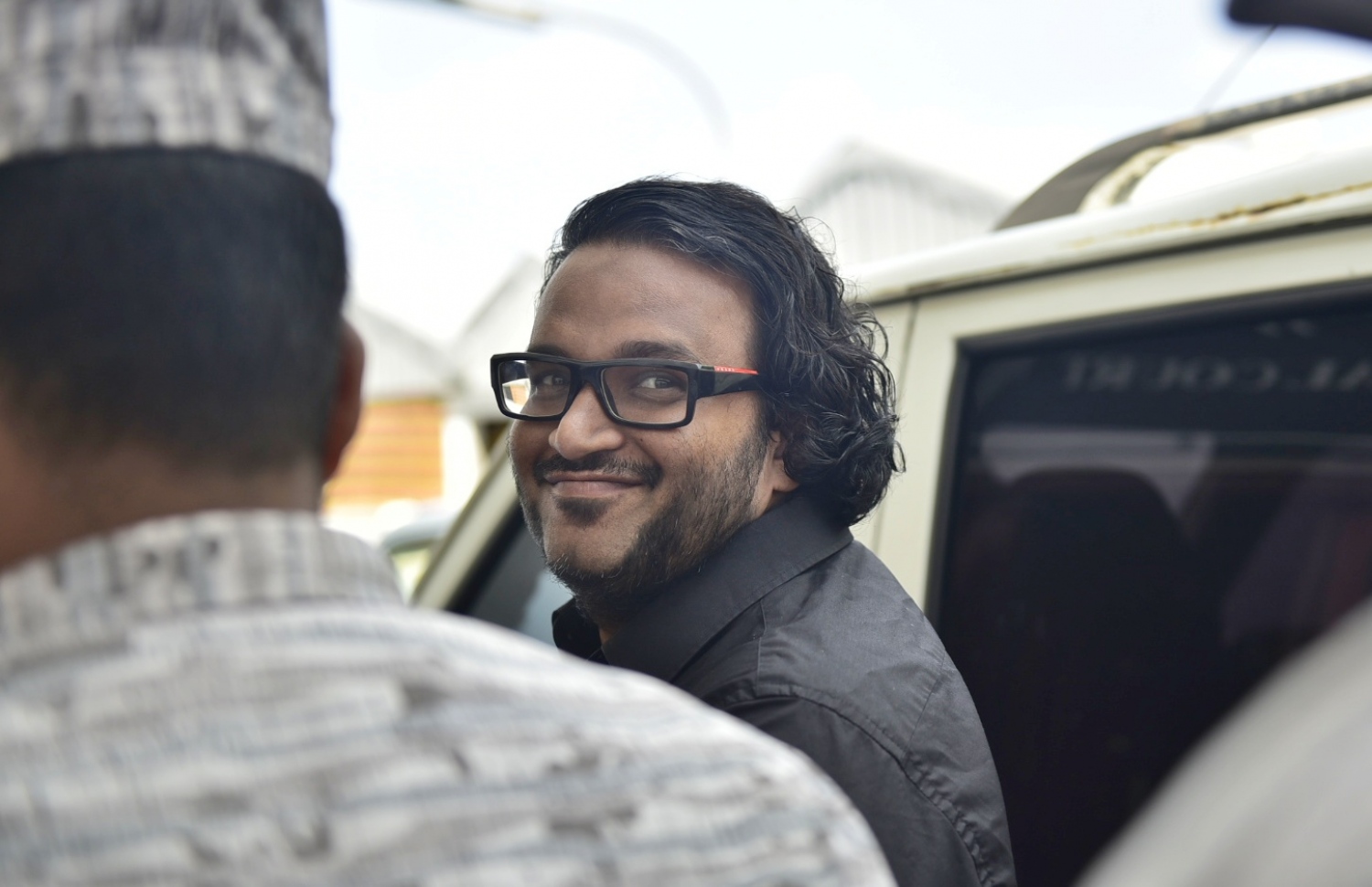 މި މަހުގެ 21 ގައި ކްރިމިނަލް ކޯޓުގައި ބޭއްވި ޝަރީއަތަކަށް އަދީބު ހާޒިރުކުރަނީ: ނައިބު ރައީސްކަމުން އަދީބު ވަކިކުރުމަށް ނުފެންނަ ކަމަށް ވޯޓު ދިނުމަށް އެމްޑީޕީގެ ޕީޖީ ގުރޫޕުން ތްރީލައިން ވިޕެއް ނެރުނު ނަމަވެސް އޭޑީކޭ ނާޝިދު ވޯޓު ދެއްވީ އެއާ ޚިލާފަށް. ނާޝިދު ވިދާޅުވީ އެގޮތަށް އެ ވޯޓު ދެވުމުން ފަޚުރުވެރިވާ ކަމަށް.---ފޮޓޯ: ހުސެއިން ވަހީދު/މިހާރު