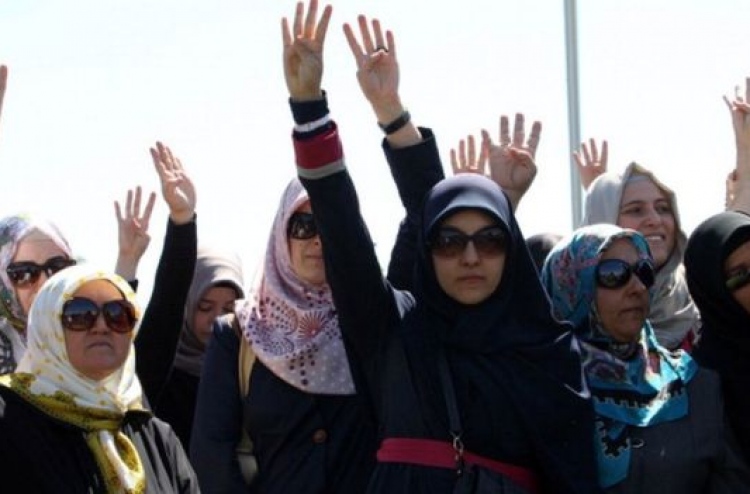 ތުރުކީގެ އަންހެން ސިފައިން ބުރުގާ އެޅުން ހުއްދަކޮށްފި