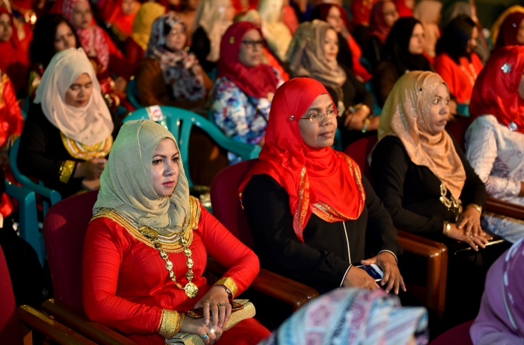 200،000ރ. ނެގޭގޮތަށް އަންހެނުންގެ ލޯނުބޮޑުކޮށްފި