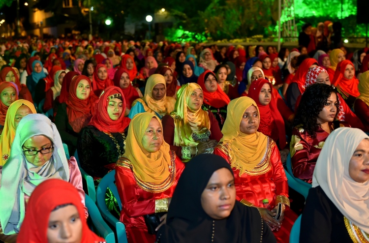 ވިޔަފާރި ފަށަން އަންހެނުންނަށް ލޯނު ދޫކުރަނީ