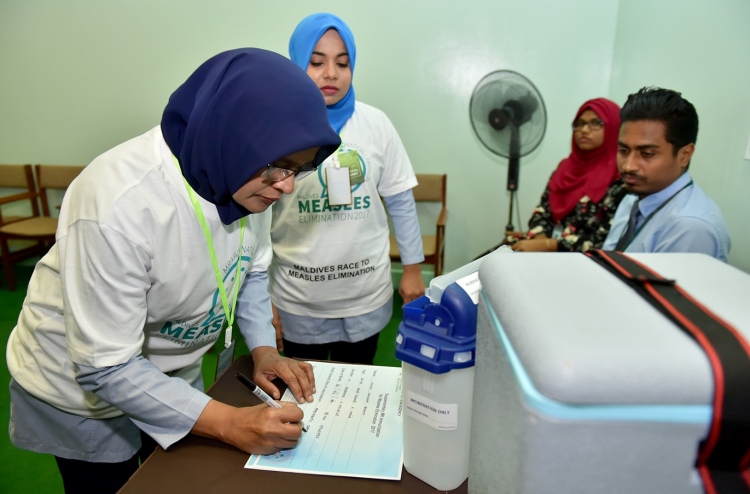 ދަމަނަވެށިން މީސްލްސް ވެކްސިން ޖަހައިދޭން ފަށައިފި