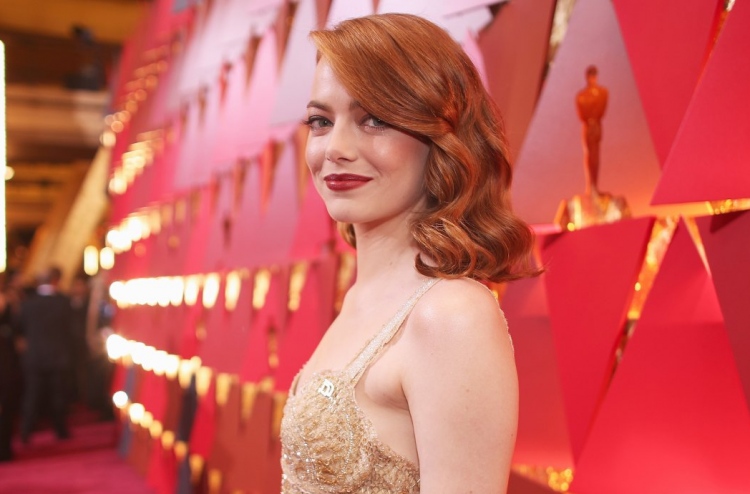 އޮސްކާގެ އެންމެ ރީތި އަދި ހުތުރު ހެދުންތައް