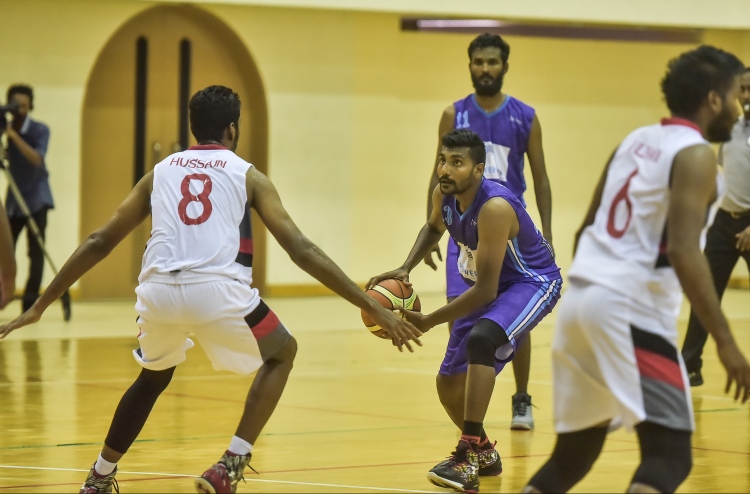 ފުރަތަމަ ދެ މެޗު ކިންގްސް އާއި ރޯޔަލްސް އަށް