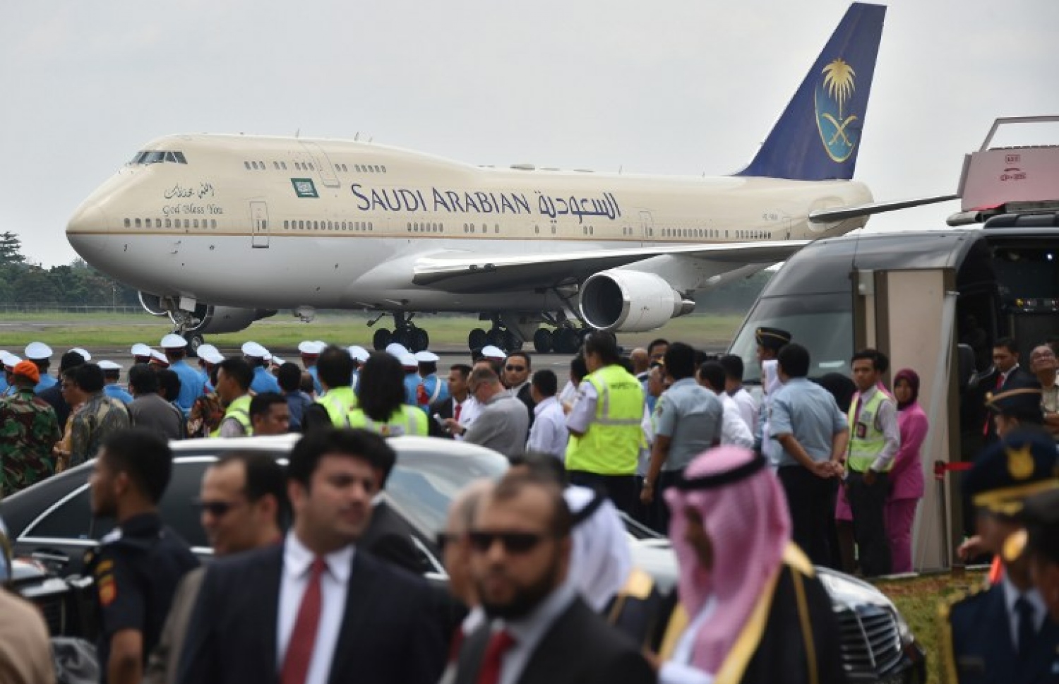 ސައުދީ ރަސްގެފާން ސަލްމާން ދަތުރު ކުރައްވާ މަތިންދާ ބޯޓު ޖަކާޓާ އެއާޕޯޓުގައި. --ފޮޓޯ:އޭއެފްޕީ