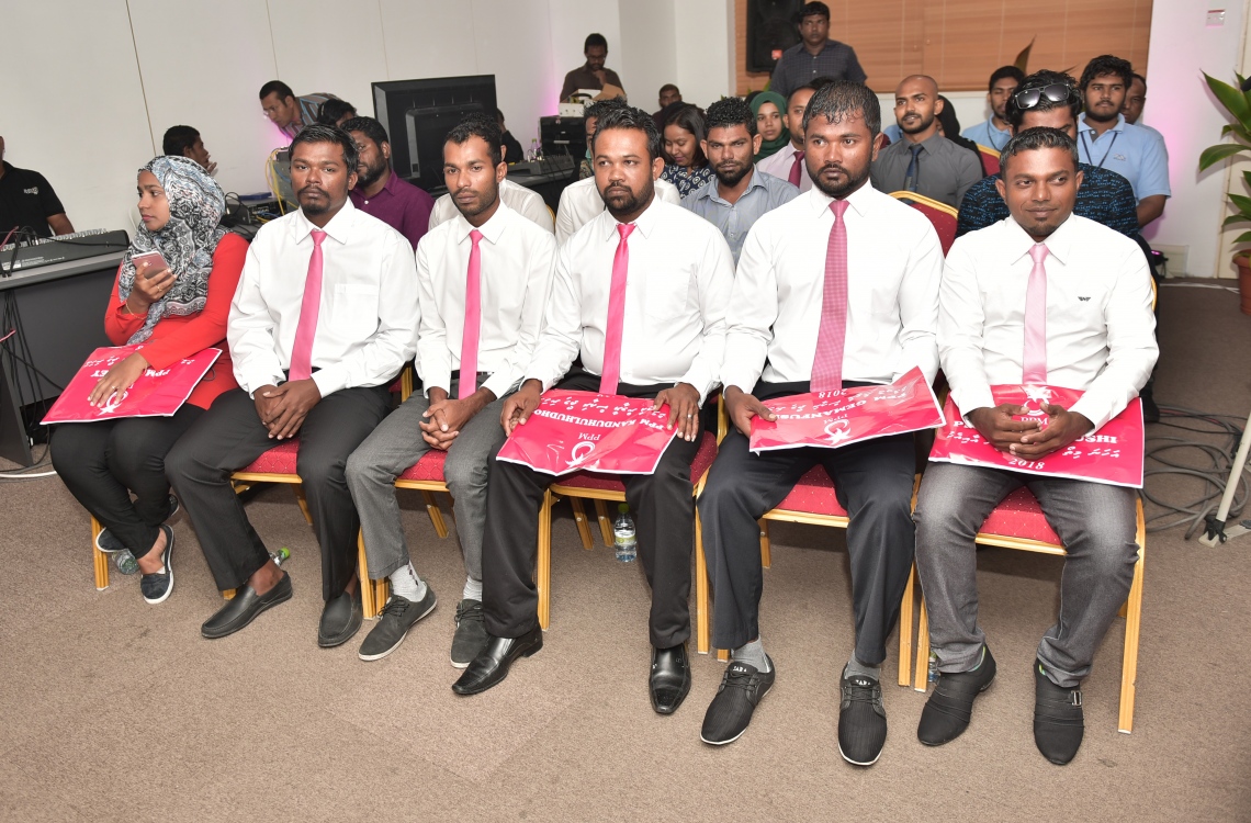 މާލެ: މާޗް 1، 2017- ގއ. އަތޮޅުން ޕީޕީއެމާ އަލަށް ގުޅުނު މީހުންގެ ފޯމުތައް އެ ޕާޓީއާ ހަވާލުކުރުމަށް ބޭއްވި ރަސްމިއްޔާތުގެ ތެރެއިން---ފޮޓޯ: ހުސެއިން ވަހީދު/މިހާރު