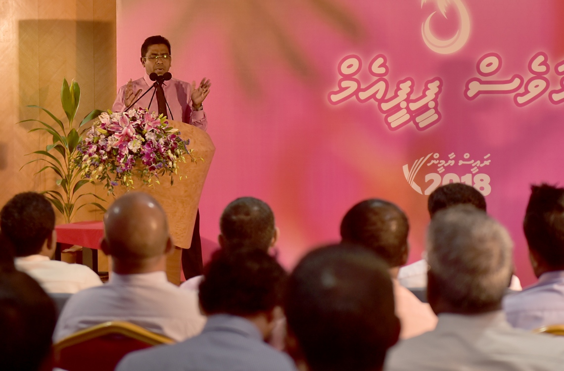 މާލެ: މާޗް 1، 2017- ގއ. އަތޮޅުން ޕީޕީއެމާ އަލަށް ގުޅުނު މީހުންގެ ފޯމުތައް އެ ޕާޓީއާ ހަވާލުކުރުމަށް ބޭއްވި ރަސްމިއްޔާތުގައި ގެމަނަފުށީ ދާއިރާގެ މެމްބަރު ޖަމީލް އުސްމާން ވާހަކަ ދައްކަވަނީ.---ފޮޓޯ: ހުސެއިން ވަހީދު/މިހާރު