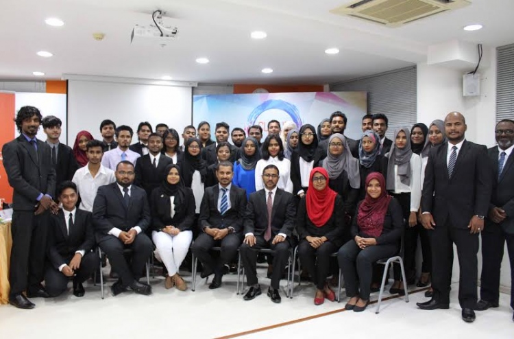 ދަރިވަރުންނަށް ތަމްރީން ހޯދައިދޭން ކްލީކްގައި އިންޓާނެއް