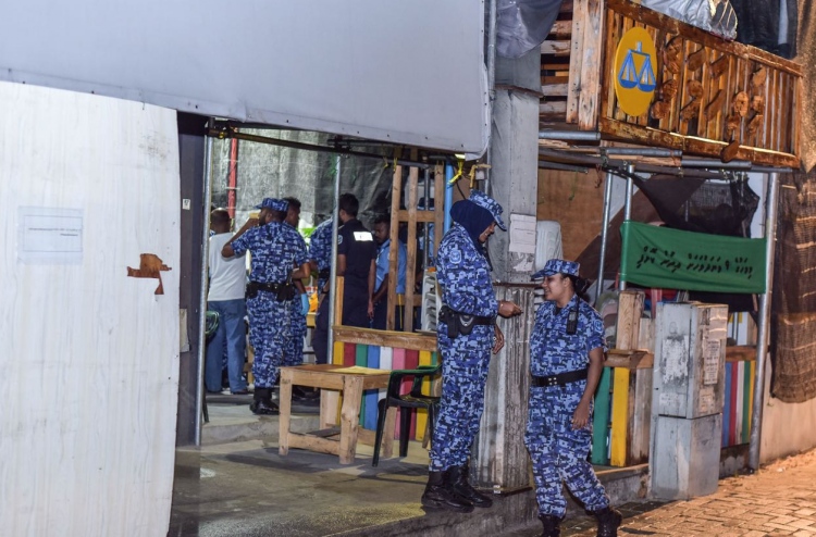 ކޯޓު އަމުރަކާއެކު ފުލުހުން އެމްޑީޕީގެ ހަރުގެ ފާސްކޮށްފި