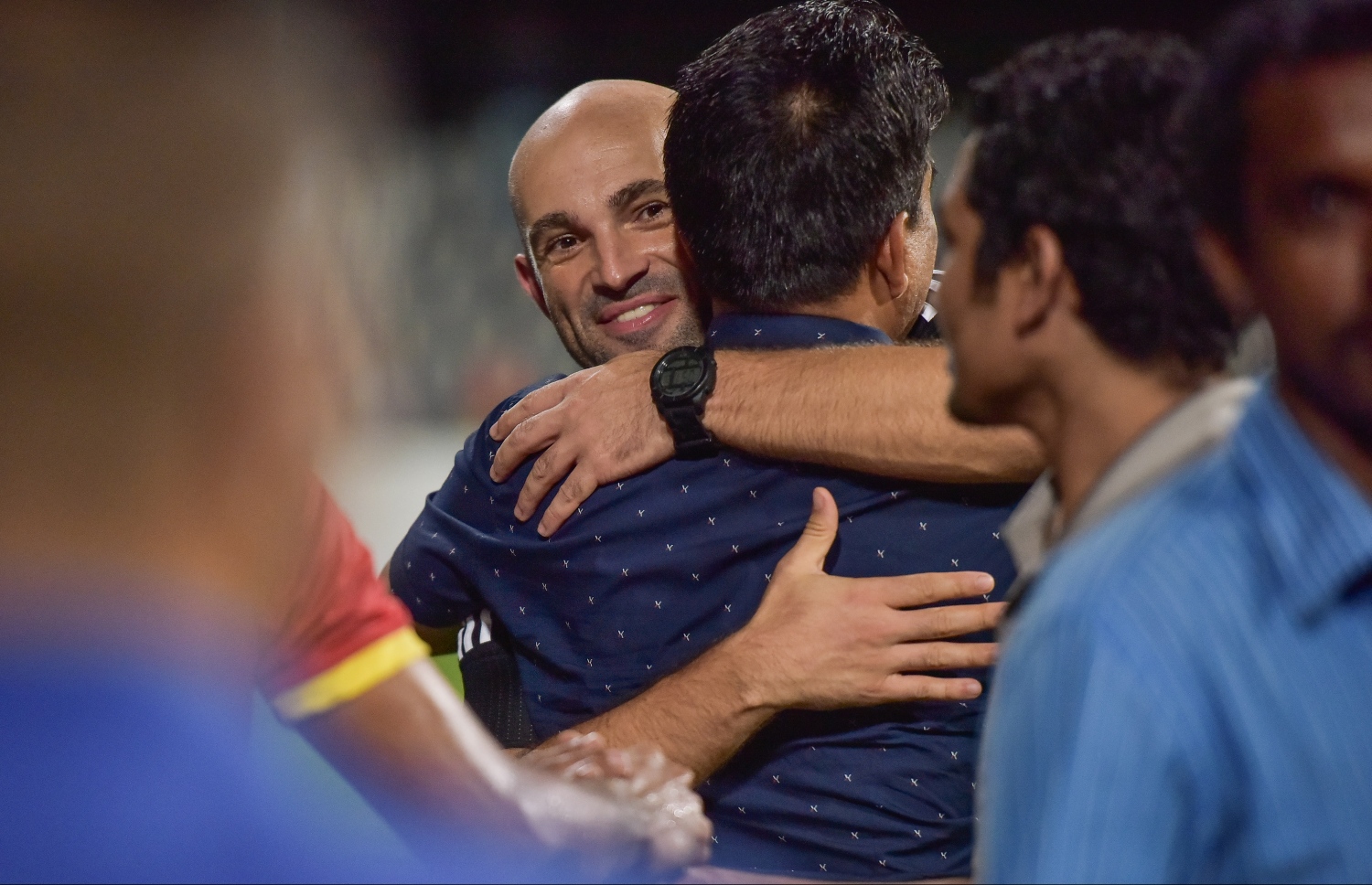 ނިއުގެ ކޯޗު ޓަވަރޭސް (ވ) ޗެއާމަން ޒިޔާދު ގައިގައި ބައްދާލަނީ. --ފޮޓޯ: ނިޝާން އަލީ/ މިހާރު