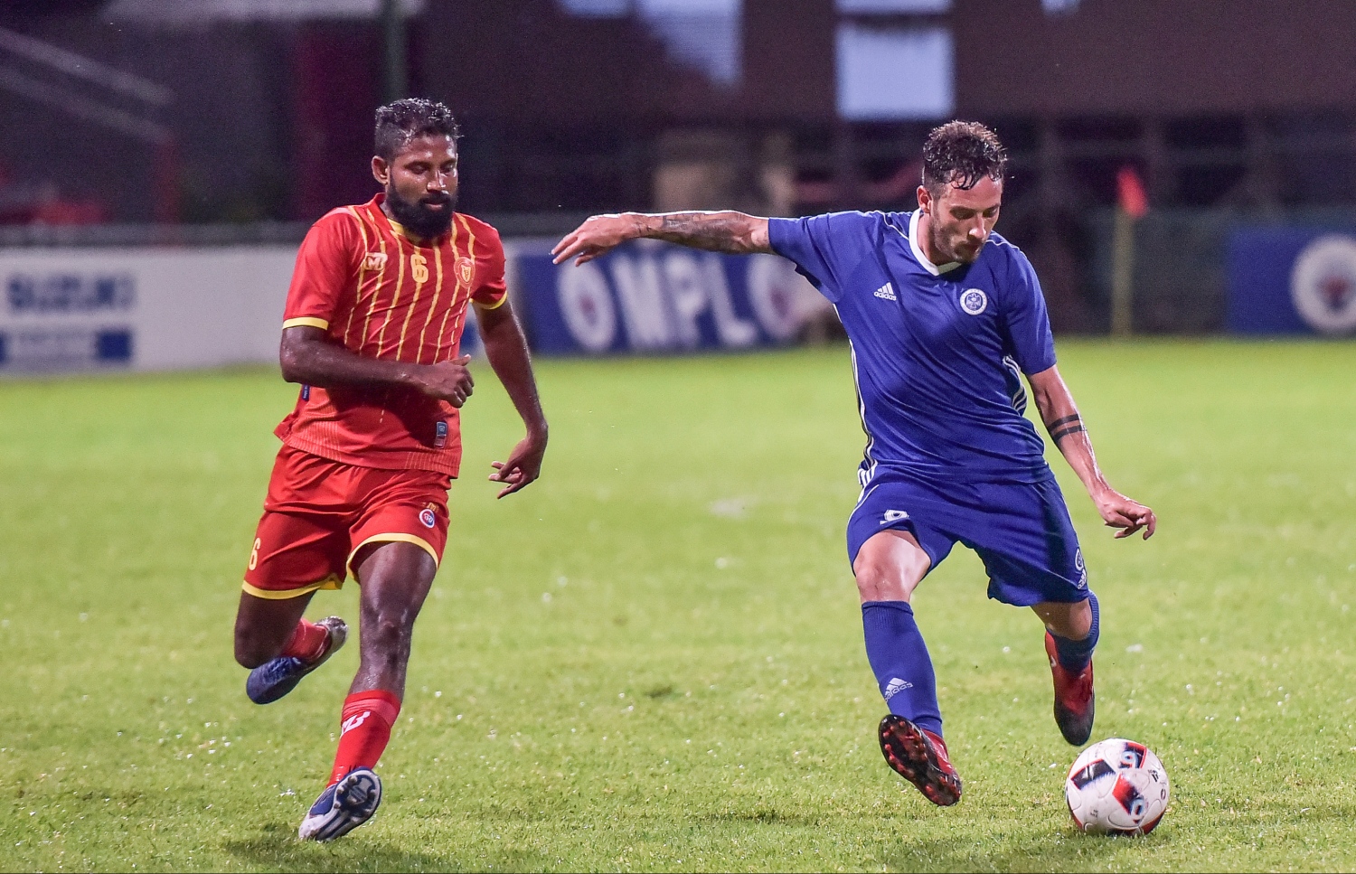 ނިއުގެ ގަލާޑޯ (ކ) ކައިރިން ބޯޅަ ހޯދަން ވިކްޓަރީގެ ބަކާ މަސައްކަތް ކުރަނީ.-- ފޮޓޯ: ނިޝާން އަލީ/ މިހާރު